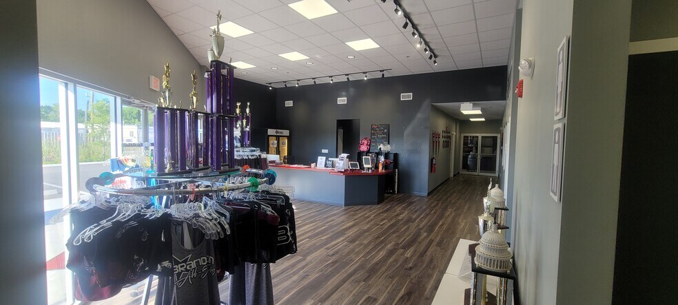 More Photos Of 8200 Cypress Plaza Dr, Jacksonville Health Club For Lease