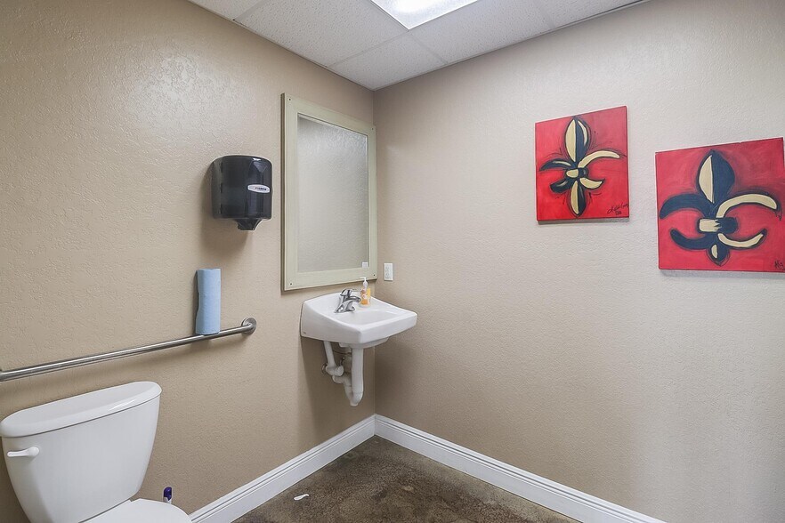 More Photos Of 4283 Popps Ferry Rd, Diberville Auto Repair For Sale