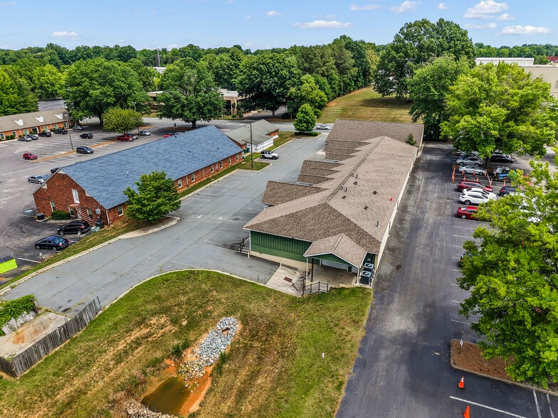 More Photos Of 8017 N Point Blvd, Winston-Salem Industrial For Lease