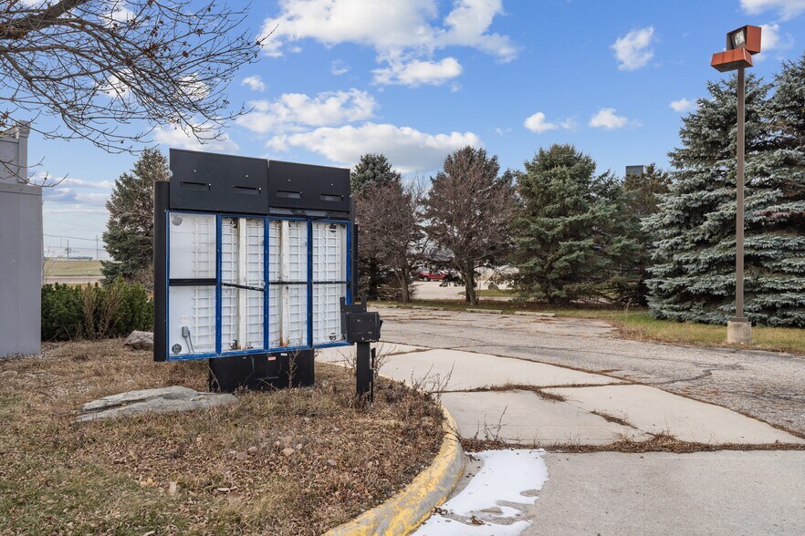 More Photos Of 10 Plaza Dr, Clear Lake General Retail For Sale