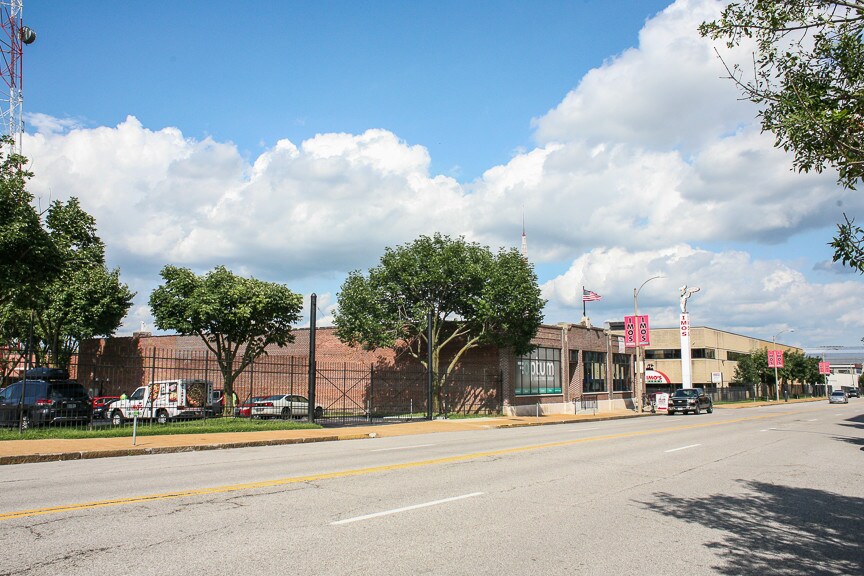 More Photos Of 1701 Delmar Blvd, Saint Louis Freestanding For Lease
