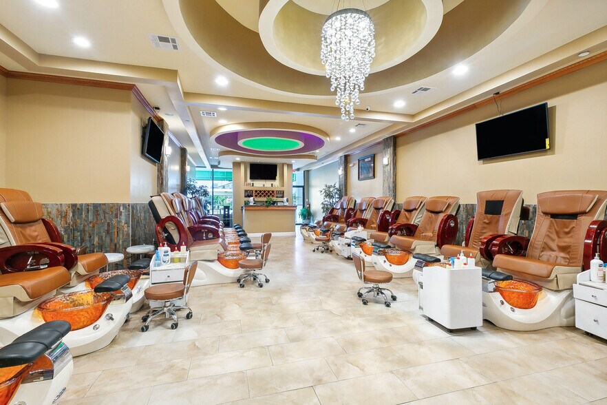 More Photos Of 3908 Veterans Memorial Blvd, Metairie General Retail For Sale