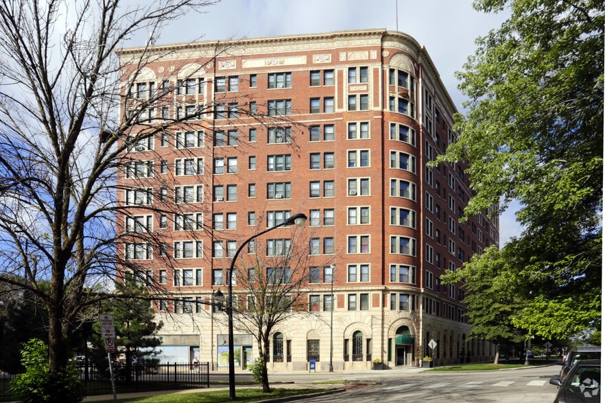 More Photos Of 7100 S South Shore Dr, Chicago Apartments For Lease