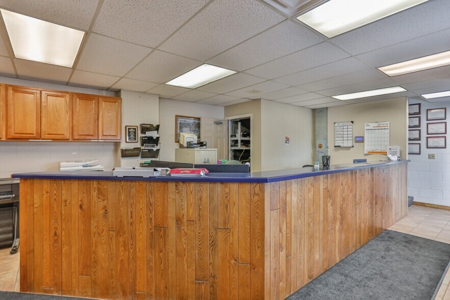 More Photos Of 711 3rd St, Marathon Manufacturing For Sale