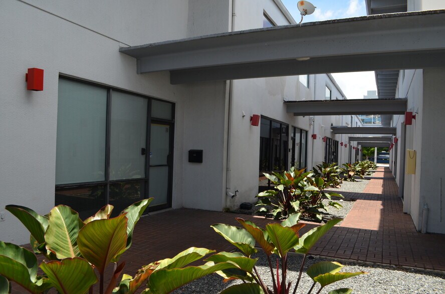 More Photos Of 7311-7323 NW 12th St, Miami Light Distribution For Sale