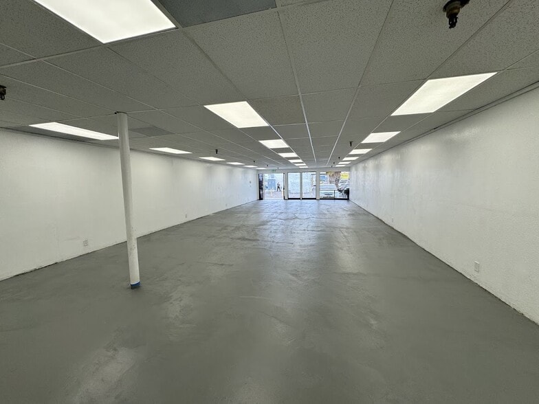 More Photos Of 6904 Miramar Rd, San Diego Storefront For Lease