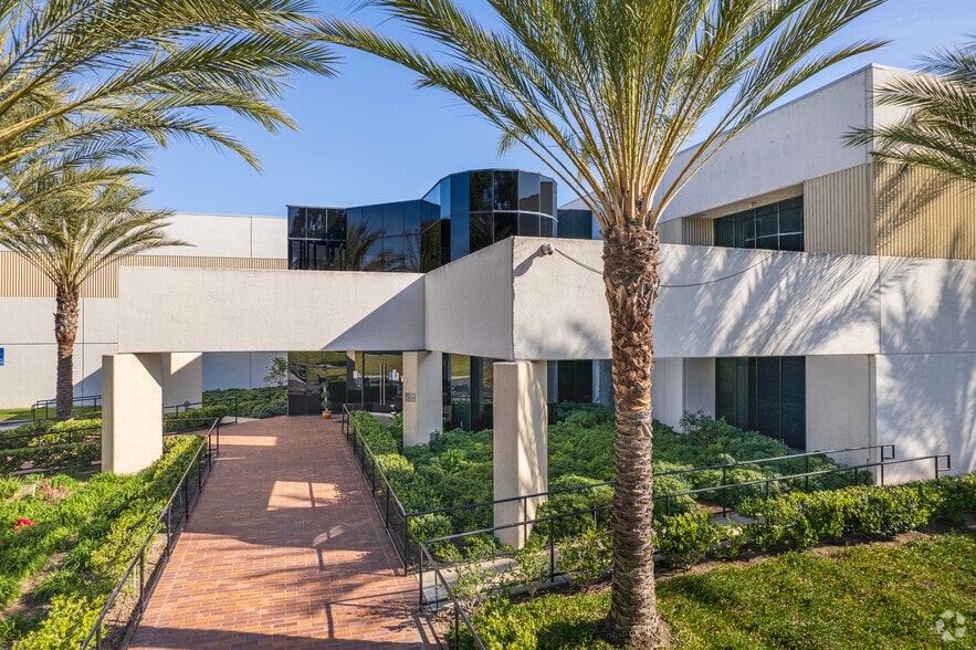 More Photos Of 16 Goodyear, Irvine Light Manufacturing For Lease