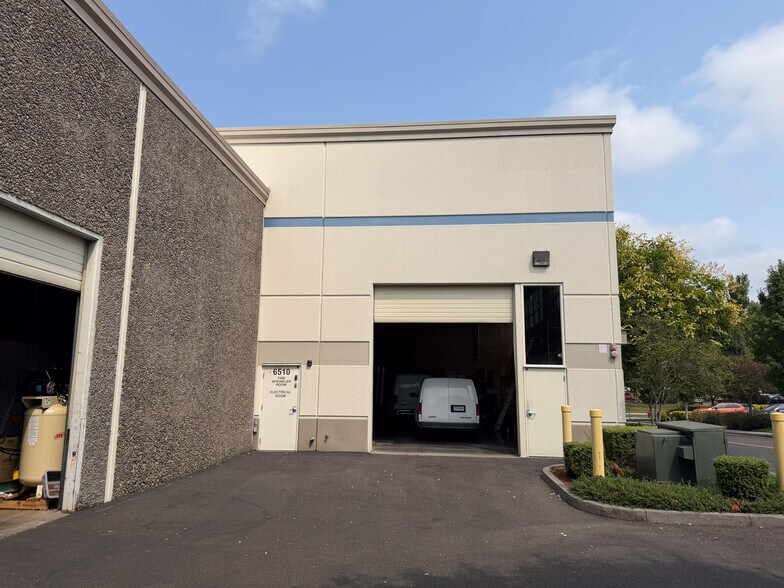 More Photos Of 6510 Rosewood St, Lake Oswego Warehouse For Lease