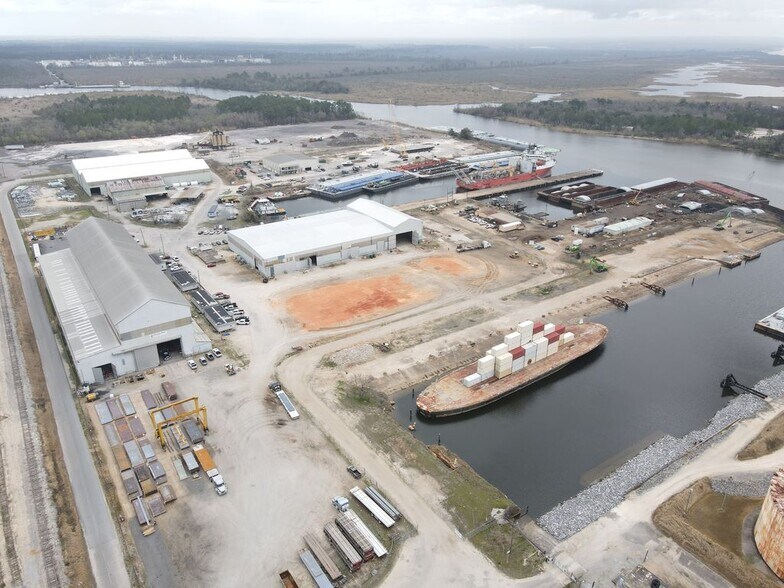 More Photos Of 750A Viaduct Rd, Mobile Warehouse For Lease