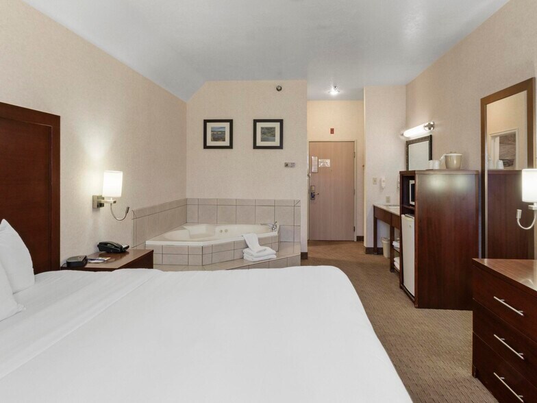 More Photos Of 2970 Idaho St, Elko Hotel For Sale