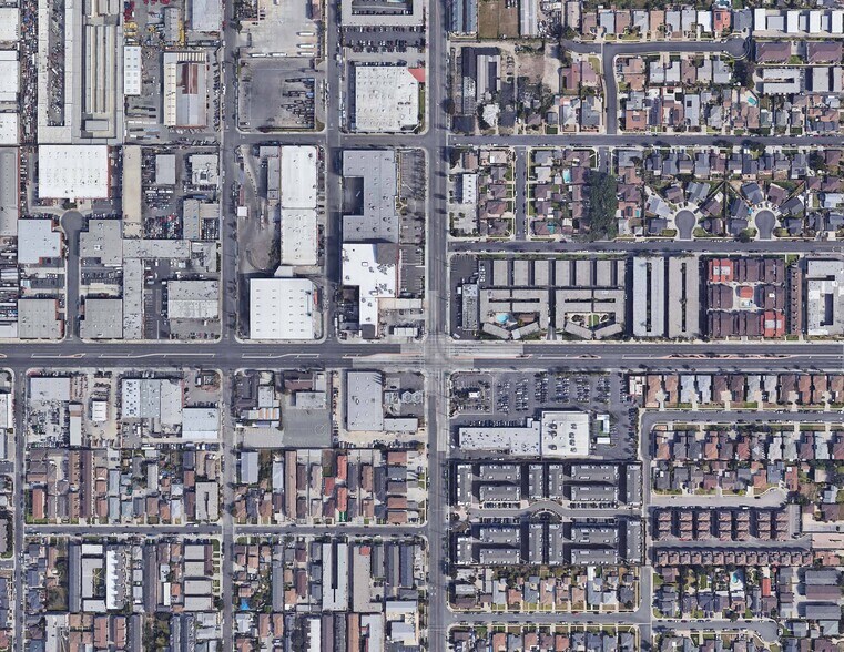 More Photos Of 14215 S Normandie Ave, Gardena Self Storage For Lease