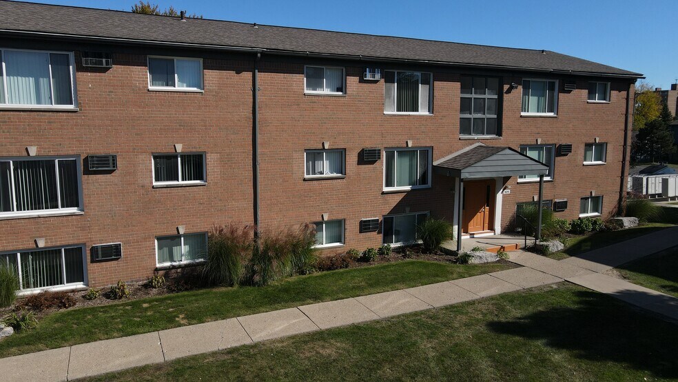 More Photos Of 25500 Greenfield Rd, Oak Park Apartments For Sale