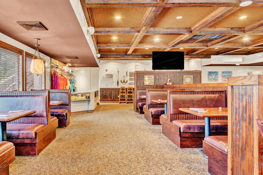 More Photos Of 1041 Harbour Inn Ln, Moneta Restaurant For Sale