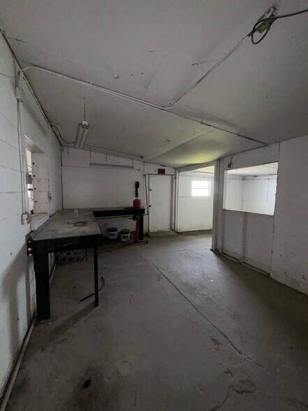 More Photos Of 6801 Tower Dr, Hudson Service For Lease