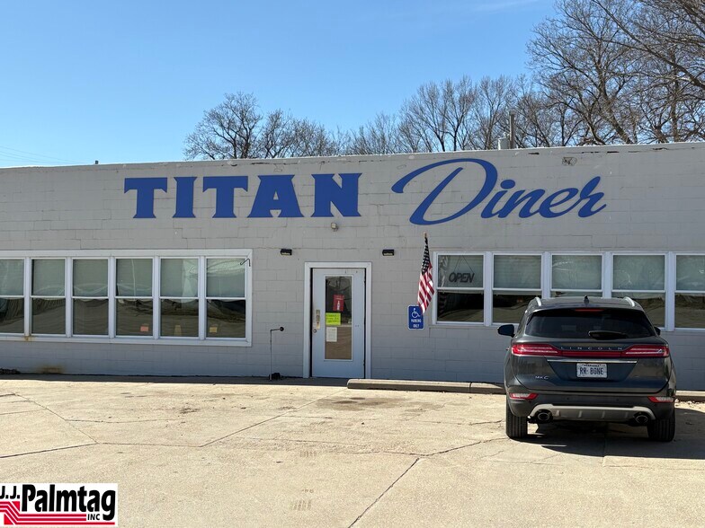 More Photos Of 833 Nemaha St, Humboldt Freestanding For Sale