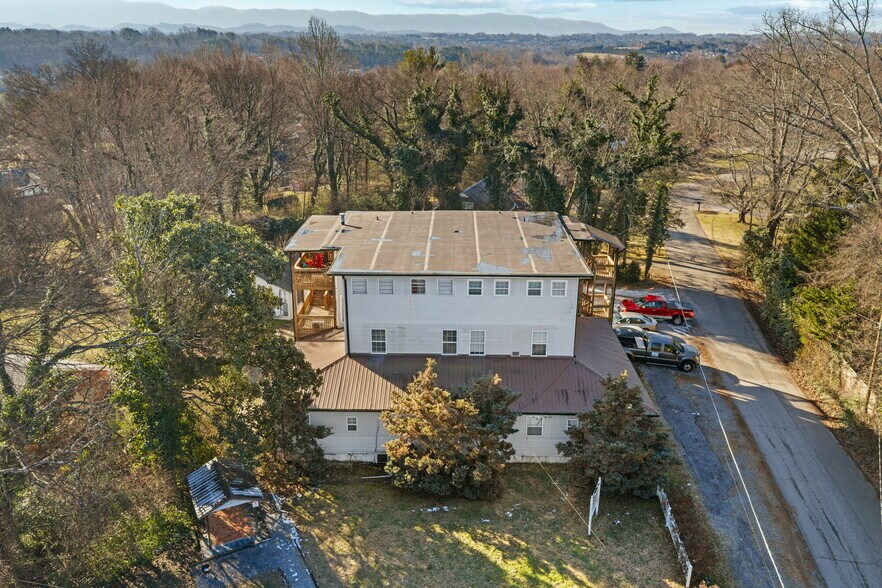 More Photos Of 301 S Magnolia St, Maryville Multifamily For Sale