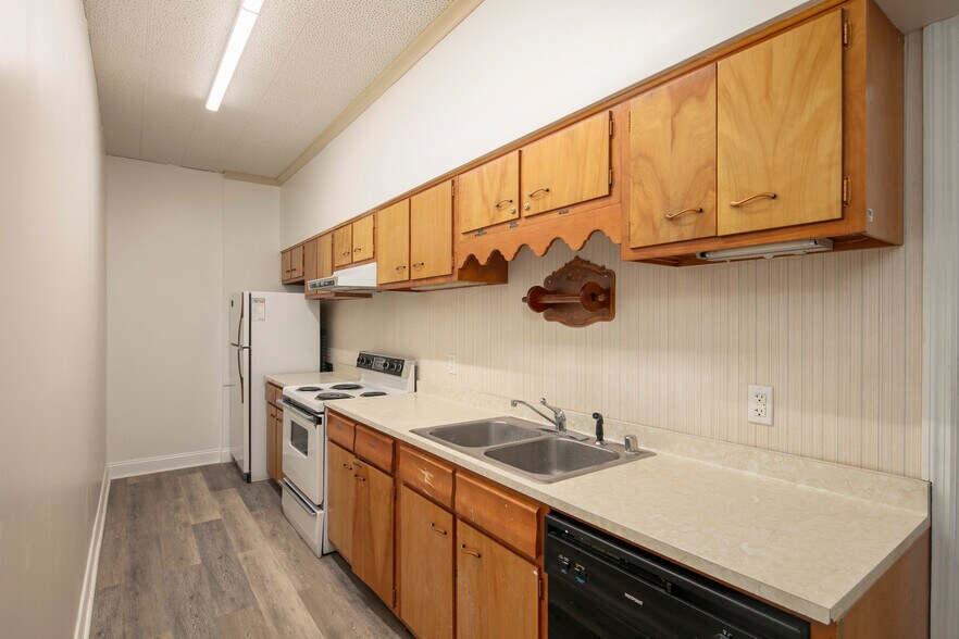 More Photos Of 308 W Lexington Ave, Winchester Office For Sale