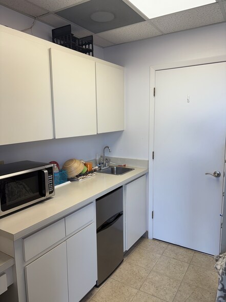 More Photos Of 1531 Tamiami Trl S, Venice Office For Sale