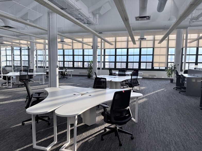 More Photos Of 2030-2050 Boul Pie IX, Montréal Loft Creative Space For Lease