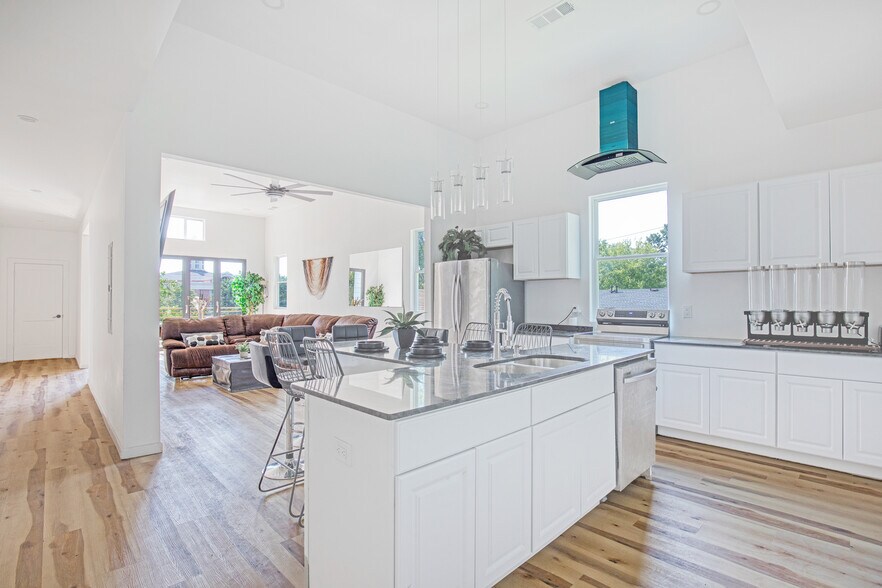 More Photos Of 235 Candler Rd SE, Atlanta Specialty For Sale