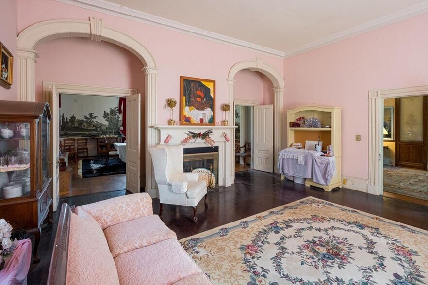 More Photos Of 850 Kinderton Rd, Clarksville Hospitality For Sale