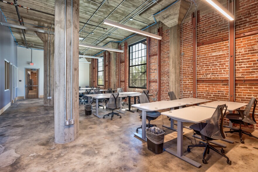 More Photos Of 747 R St, Fresno Office For Lease