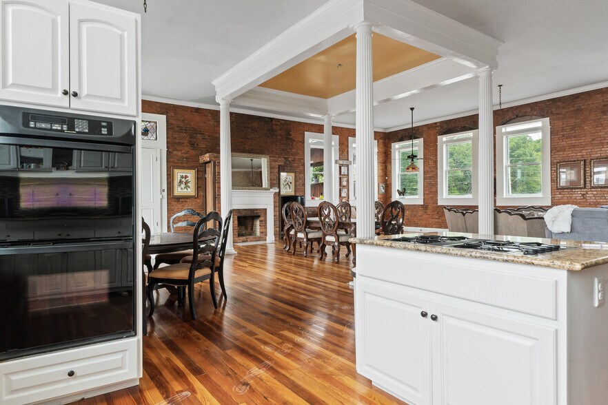 More Photos Of 117 N Jefferson Ave, Eatonton Storefront For Sale