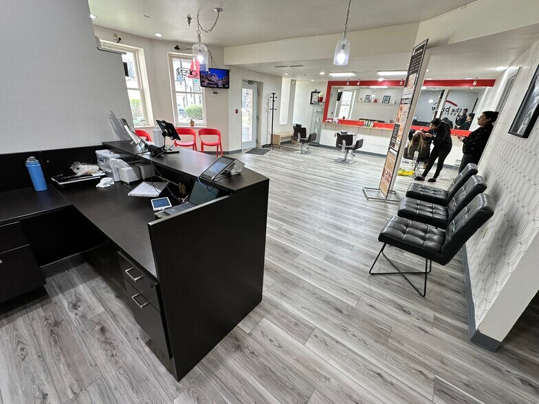 More Photos Of 212 W Gorham St, Madison Storefront Retail Residential For Sale