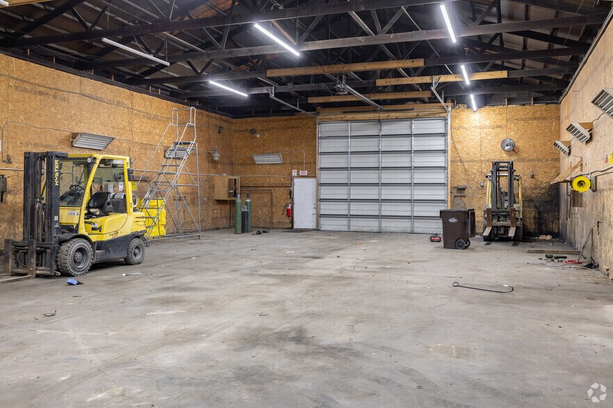 More Photos Of 900-914 Tonsor Rd, Alton Warehouse For Sale