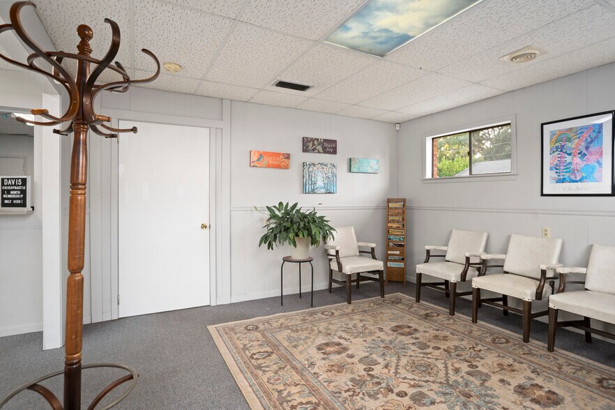 More Photos Of 130 N Main St, Petal Medical For Sale