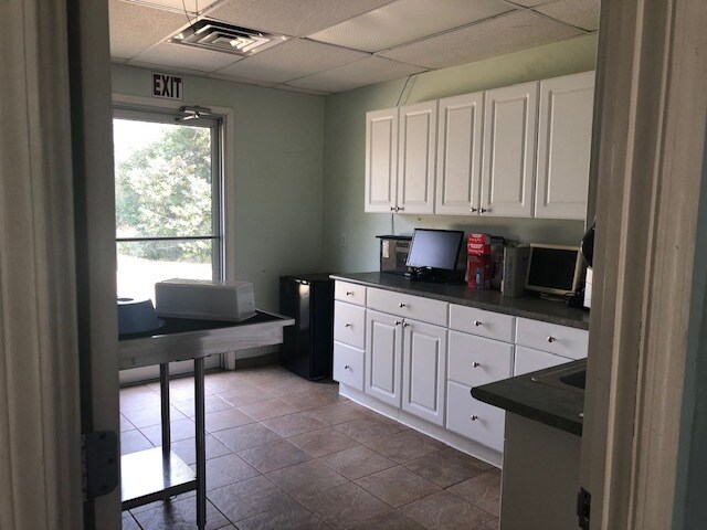 More Photos Of 1468 W Corbett Ave, Swansboro Office For Sale