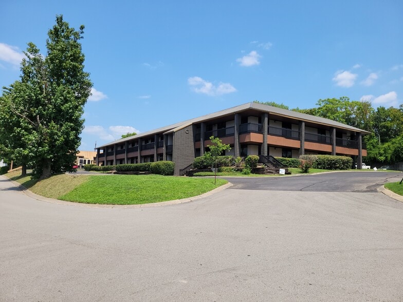 More Photos Of 440 Metroplex Dr, Nashville Office For Lease