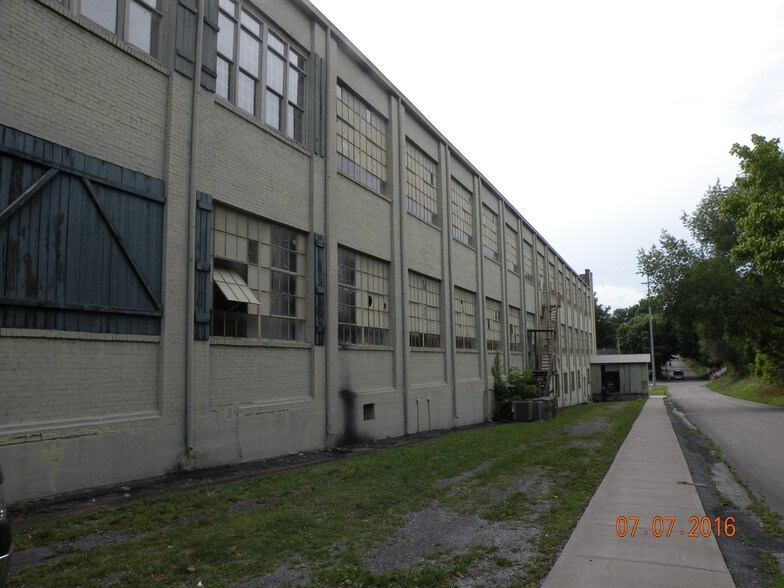 More Photos Of 100 S Mulberry St, Dickson Coworking Space