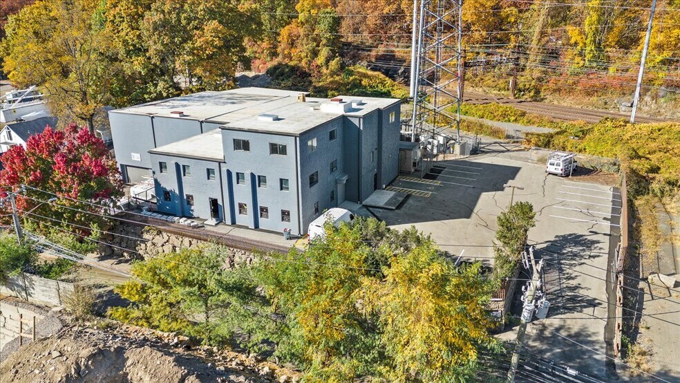 More Photos Of 50 Rockland Rd, Norwalk Warehouse For Lease