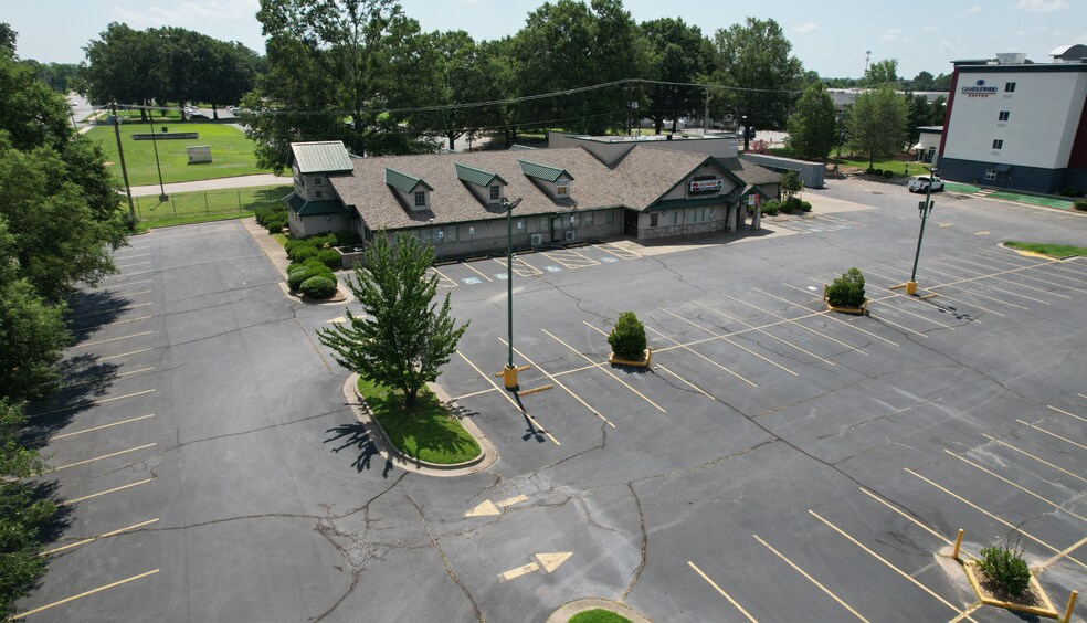 More Photos Of 4000 Vali Ct, North Little Rock Restaurant For Sale