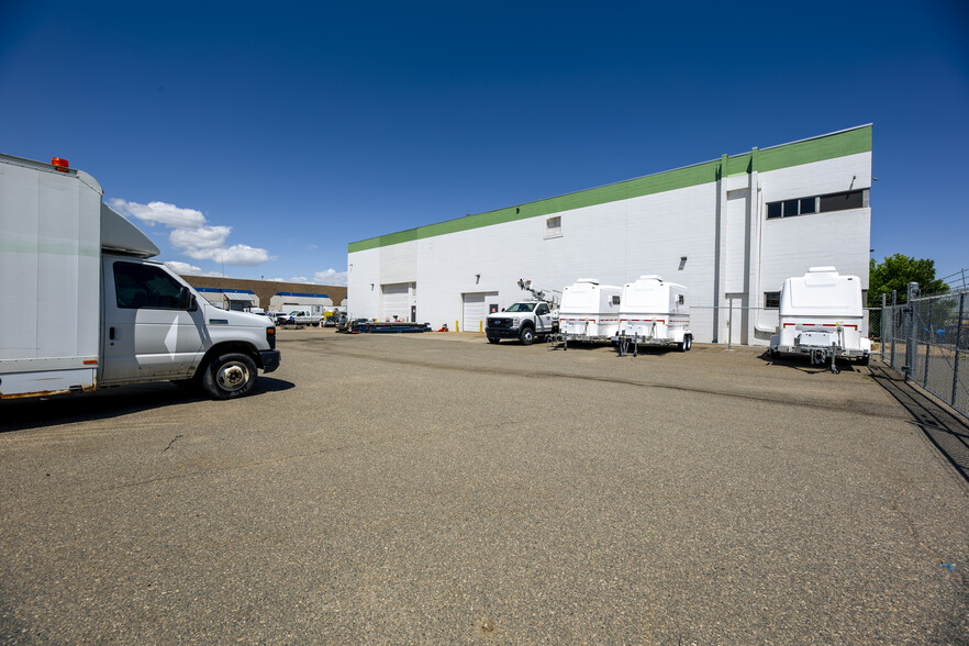 More Photos Of 3788 Wheeling St, Aurora Manufacturing For Sale