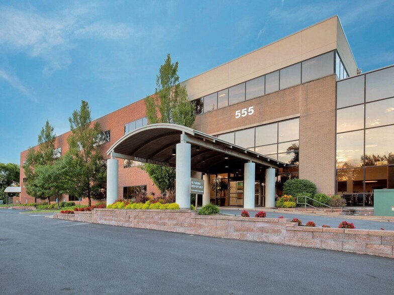 More Photos Of 555 N New Ballas Rd, Creve Coeur Medical For Lease