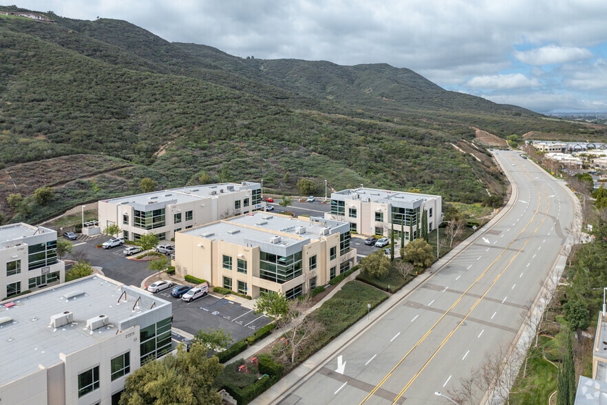 More Photos Of 27321-27327 Via Industria, Temecula Light Distribution For Sale