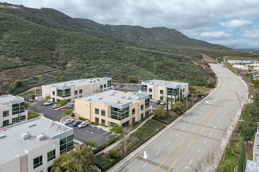 More Photos Of 27321-27327 Via Industria, Temecula Light Distribution For Lease