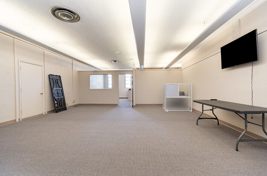 More Photos Of 334 S Water St, Saginaw Office For Sale