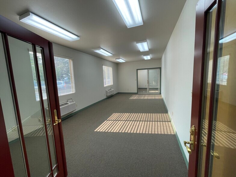 More Photos Of 560 S Commercial Dr, Grand Junction Light Distribution For Lease