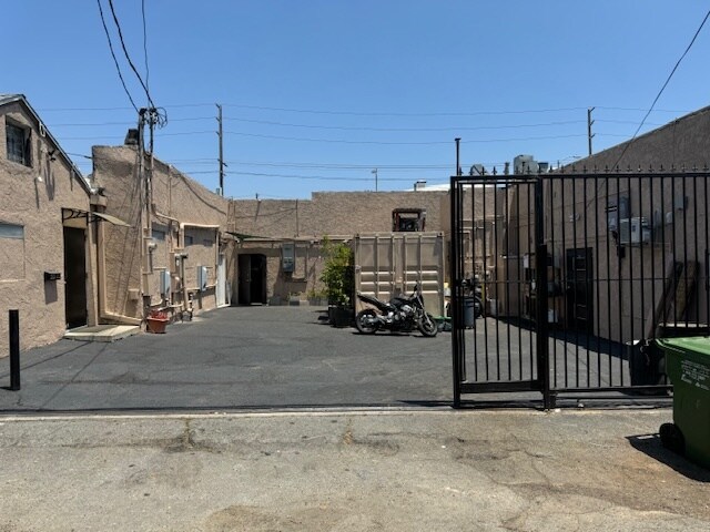 More Photos Of 2633-2639 S Robertson Blvd, Los Angeles General Retail For Sale