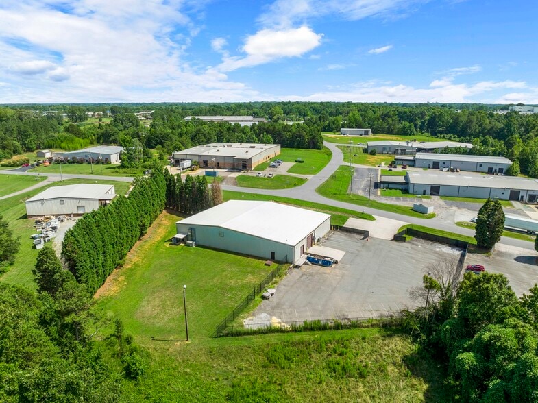 More Photos Of 152 S Iredell Industrial Park Rd, Mooresville Light Manufacturing For Lease