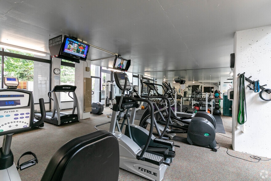 More Photos Of 521 Main St, Roosevelt Island Apartments For Lease