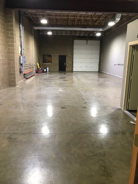 More Photos Of 501 Scott Ave, Des Moines Warehouse For Sale