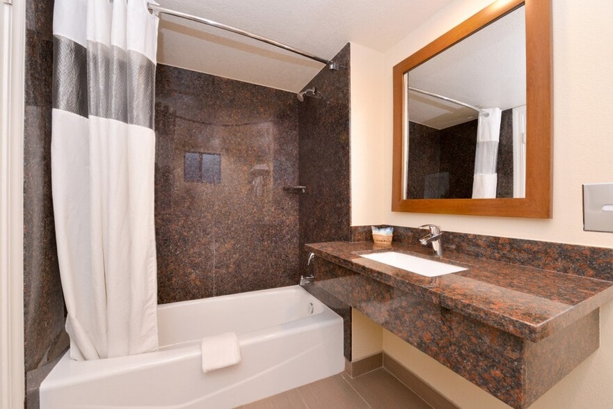 More Photos Of 225 Harbor St, Morro Bay Hotel For Sale
