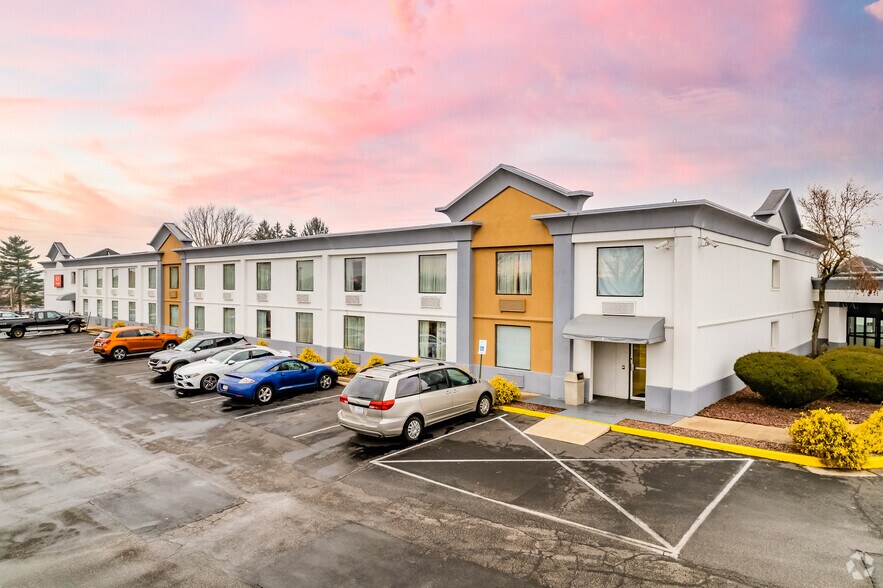 More Photos Of 1095 Wayne Ave, Chambersburg Hotel For Sale