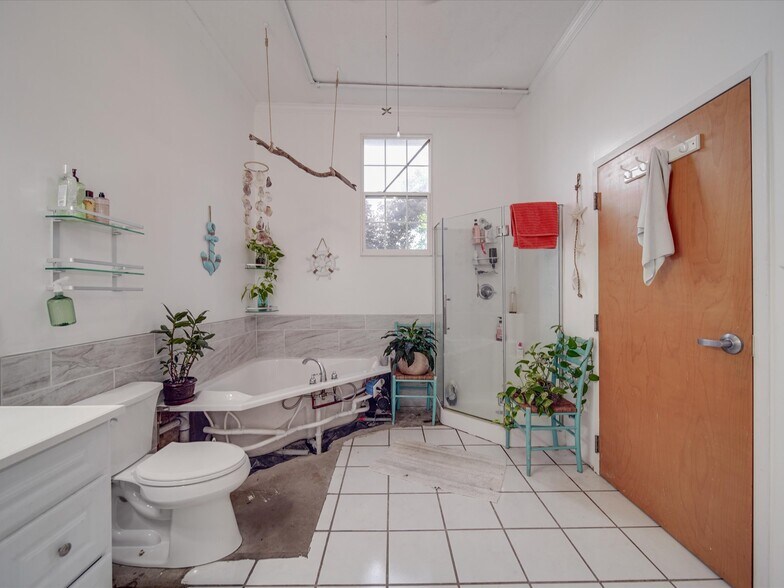 More Photos Of 4400 Republic Ct, Concord Warehouse For Lease