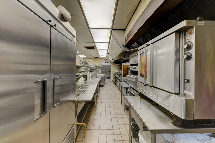 More Photos Of 502 Dixie Hwy, Beecher Restaurant For Sale