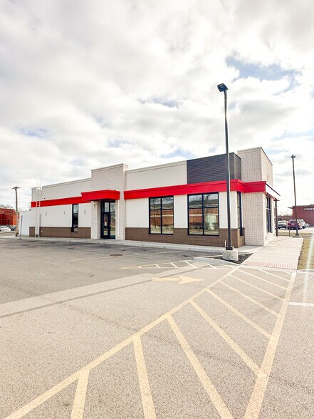 More Photos Of 1401 Lee St, Des Plaines Fast Food For Lease